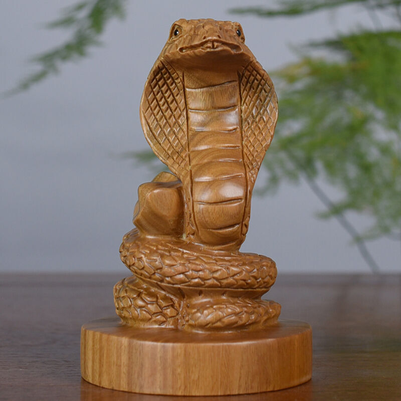 灵蛇献瑞 案头绿檀，生肖祥瑞中的吉祥灵性